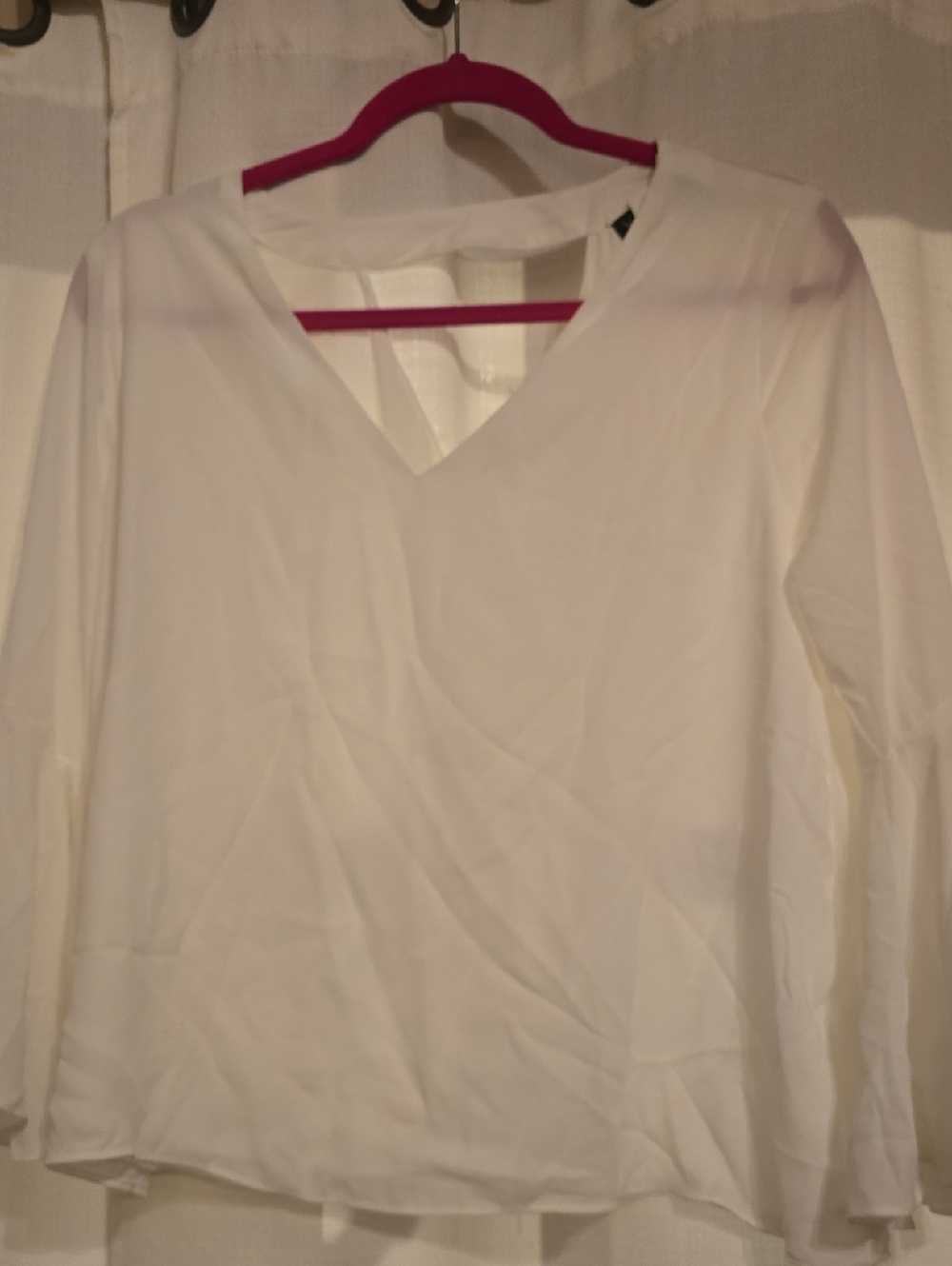 VENUS White V-Neck Long Sleeve Satin-Look Blouse